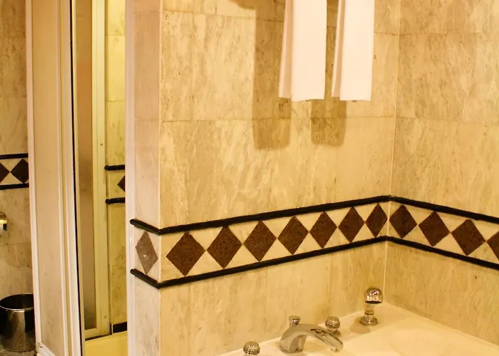 فندق Tongtara Riverview بانكوك